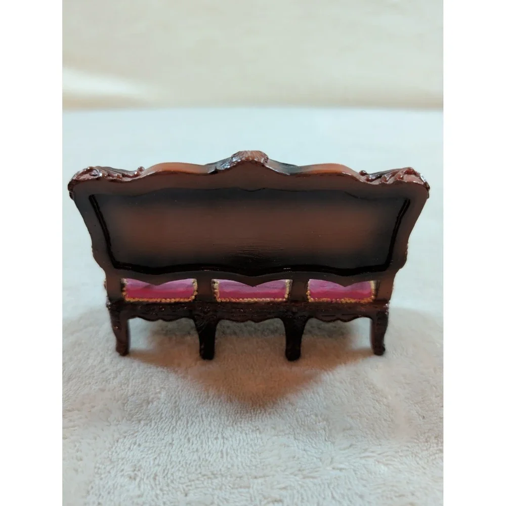 Miniature Victorian Dollhouse Sofa Pink Velvet Gold Trim‎ Resin 1:12 Scale Couch